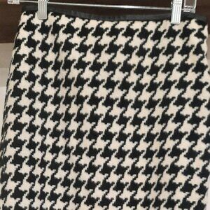 Beautiful Talbots 4p White Black Houndstooth Skirt
